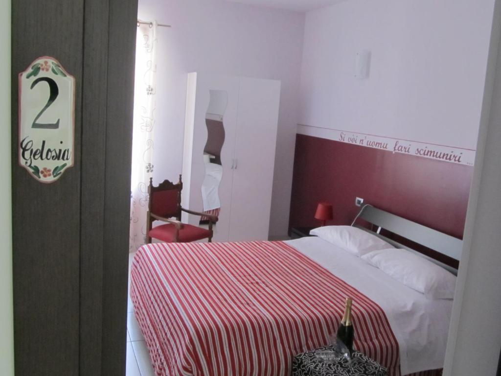 B&B Persi Nel Sud, פוצאלו חדר תמונה