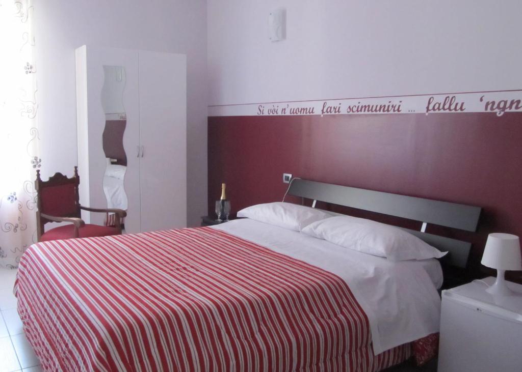 B&B Persi Nel Sud, פוצאלו חדר תמונה